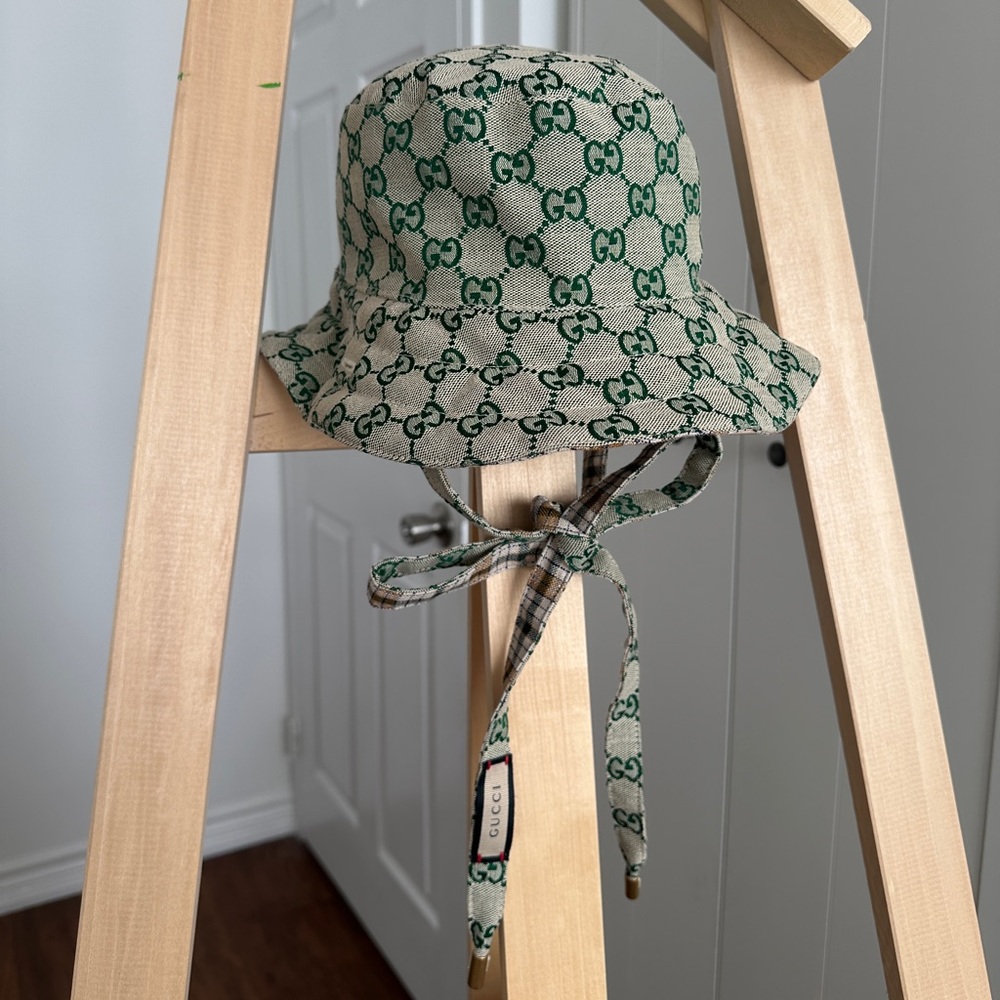 Gucci Monogram Reversible Bucket Hat with straps - Picture 8 of 8